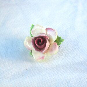 VTG 60'S 3D PORCELAIN ENAMEL PAINTED ROSE PIN, VERY CUTE